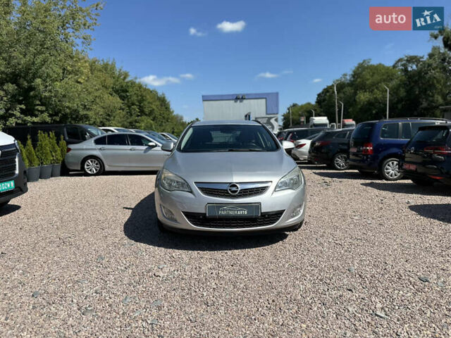 Серый Опель Астра, объемом двигателя 1.7 л и пробегом 183 тыс. км за 7700 $, фото 2 на Automoto.ua