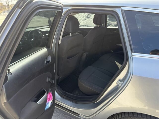 Серый Опель Астра, объемом двигателя 1.7 л и пробегом 216 тыс. км за 6300 $, фото 14 на Automoto.ua