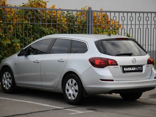 Серый Опель Астра, объемом двигателя 1.7 л и пробегом 233 тыс. км за 7800 $, фото 3 на Automoto.ua