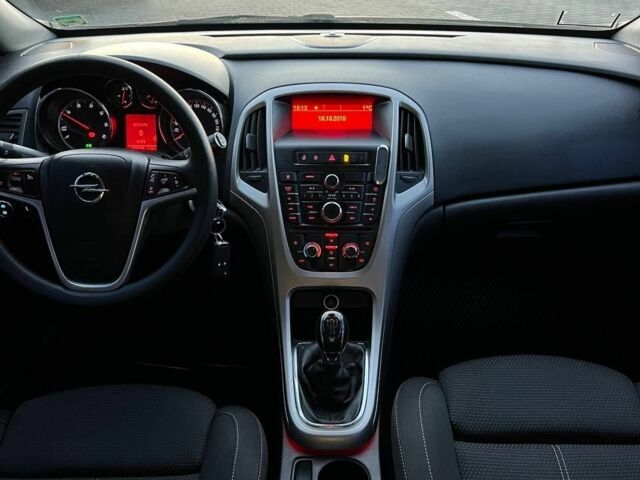 Серый Опель Астра, объемом двигателя 1.3 л и пробегом 291 тыс. км за 5600 $, фото 4 на Automoto.ua