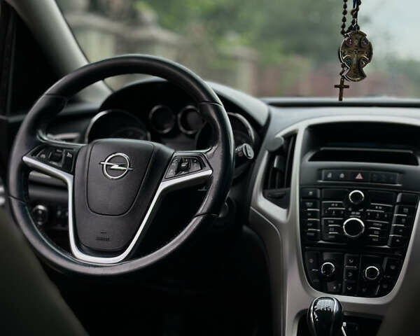 Серый Опель Астра, объемом двигателя 1.7 л и пробегом 261 тыс. км за 6900 $, фото 9 на Automoto.ua