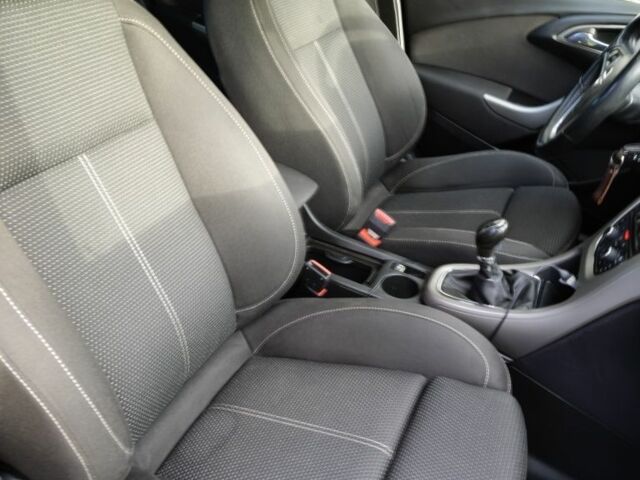 Серый Опель Астра, объемом двигателя 1.7 л и пробегом 320 тыс. км за 6700 $, фото 6 на Automoto.ua