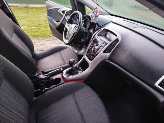 Опель Астра 2011 в Коломые на Automoto.ua Серый Опель Астра, объемом двигателя 1.2 л и пробегом 240 тыс. км за 5400 $, фото 3 на Automoto.ua