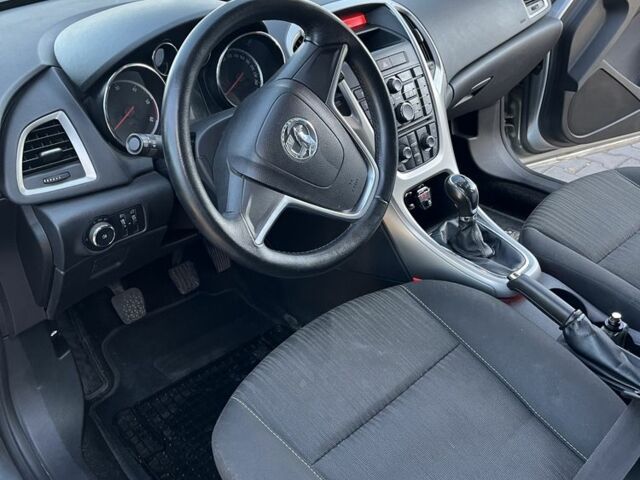 Опель Астра 2011 в Ровно на Automoto.ua Серый Опель Астра, объемом двигателя 2 л и пробегом 260 тыс. км за 5799 $, фото 7 на Automoto.ua