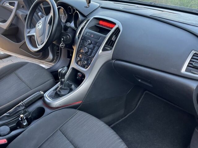 Опель Астра 2011 в Ровно на Automoto.ua Серый Опель Астра, объемом двигателя 2 л и пробегом 260 тыс. км за 5799 $, фото 6 на Automoto.ua