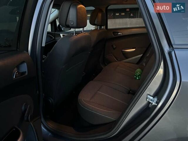 Сірий Опель Астра, об'ємом двигуна 1.7 л та пробігом 244 тис. км за 7000 $, фото 10 на Automoto.ua