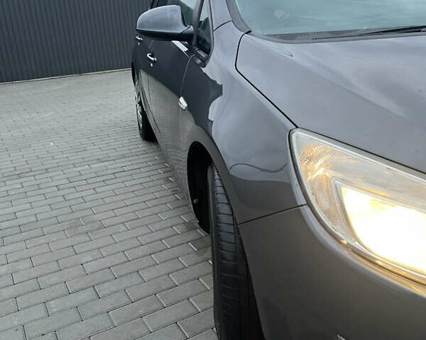 Серый Опель Астра, объемом двигателя 1.7 л и пробегом 287 тыс. км за 6500 $, фото 1 на Automoto.ua