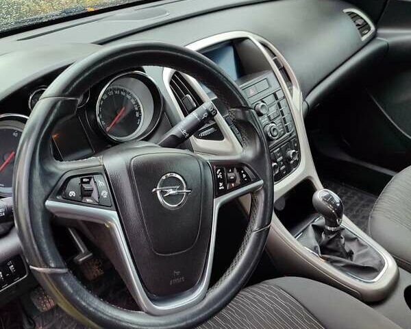 Сірий Опель Астра, об'ємом двигуна 1.7 л та пробігом 240 тис. км за 5700 $, фото 2 на Automoto.ua