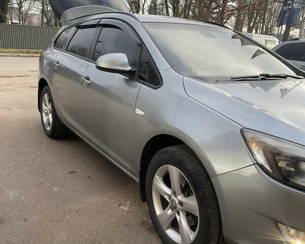 Серый Опель Астра, объемом двигателя 2.2 л и пробегом 300 тыс. км за 7300 $, фото 2 на Automoto.ua