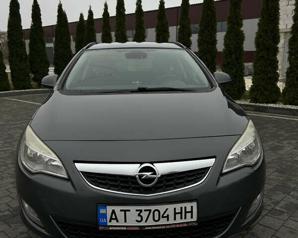 Серый Опель Астра, объемом двигателя 1.69 л и пробегом 261 тыс. км за 6300 $, фото 9 на Automoto.ua