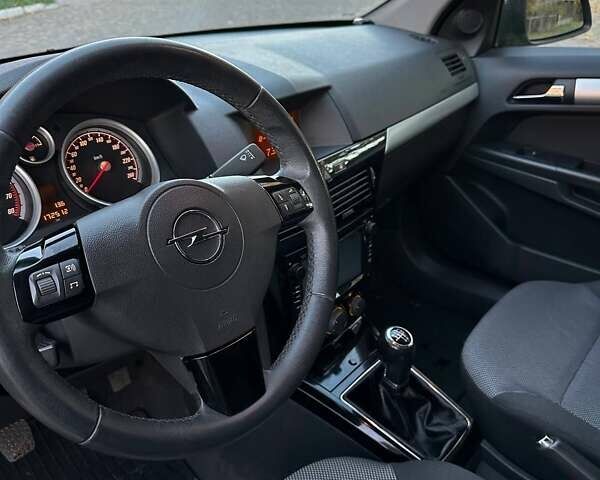 Опель Астра 2011 в Луцке на Automoto.ua Серый Опель Астра, объемом двигателя 1.6 л и пробегом 172 тыс. км за 5900 $, фото 13 на Automoto.ua