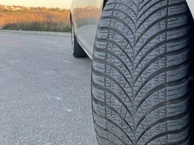 Опель Астра 2011 в Ровно на Automoto.ua Серый Опель Астра, объемом двигателя 2 л и пробегом 260 тыс. км за 5799 $, фото 4 на Automoto.ua