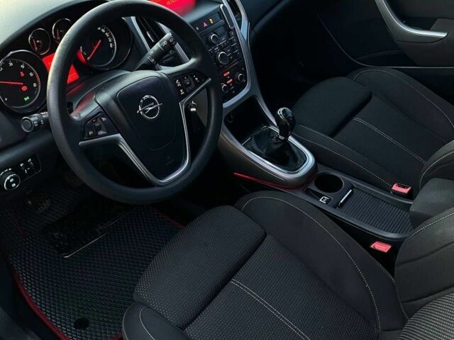 Серый Опель Астра, объемом двигателя 1.3 л и пробегом 291 тыс. км за 5600 $, фото 3 на Automoto.ua