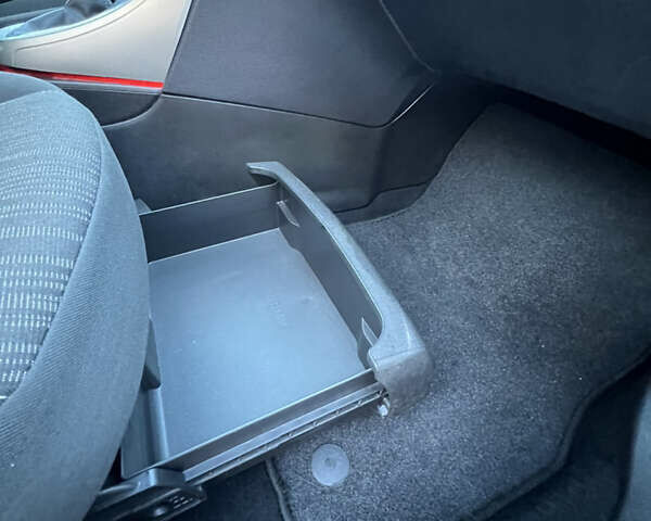 Серый Опель Астра, объемом двигателя 1.7 л и пробегом 254 тыс. км за 6900 $, фото 81 на Automoto.ua