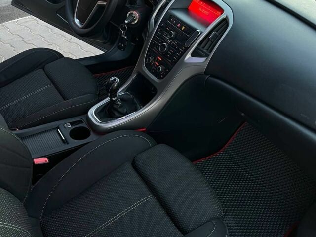 Серый Опель Астра, объемом двигателя 1.3 л и пробегом 291 тыс. км за 5600 $, фото 5 на Automoto.ua