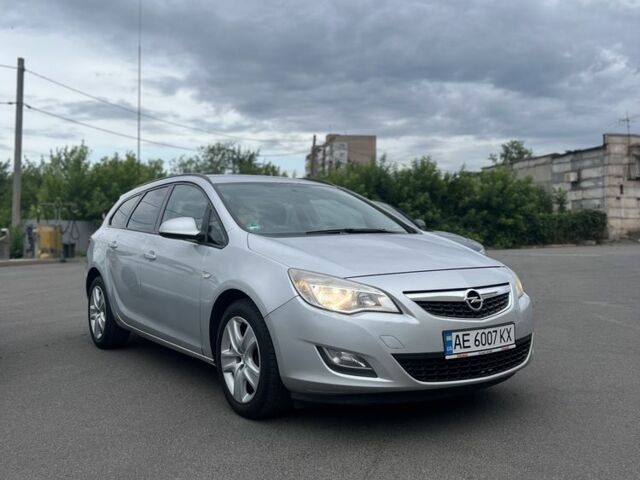 Серый Опель Астра, объемом двигателя 1.7 л и пробегом 70 тыс. км за 6000 $, фото 1 на Automoto.ua