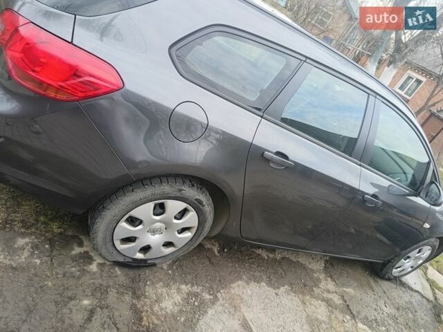 Серый Опель Астра, объемом двигателя 1.4 л и пробегом 180 тыс. км за 6500 $, фото 12 на Automoto.ua