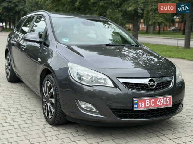 Серый Опель Астра, объемом двигателя 1.4 л и пробегом 195 тыс. км за 5999 $, фото 2 на Automoto.ua