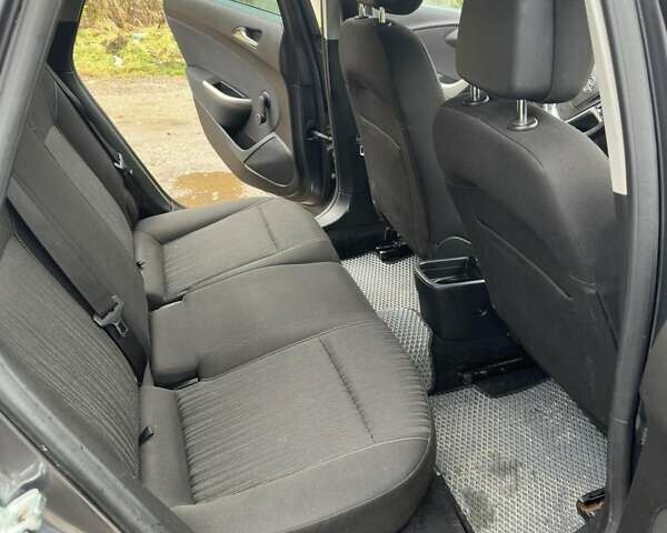 Серый Опель Астра, объемом двигателя 1.69 л и пробегом 240 тыс. км за 6200 $, фото 6 на Automoto.ua