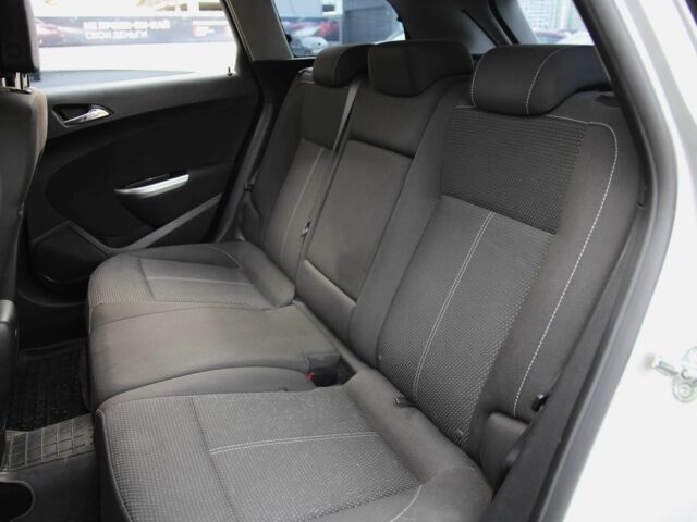 Серый Опель Астра, объемом двигателя 1.7 л и пробегом 233 тыс. км за 7800 $, фото 7 на Automoto.ua