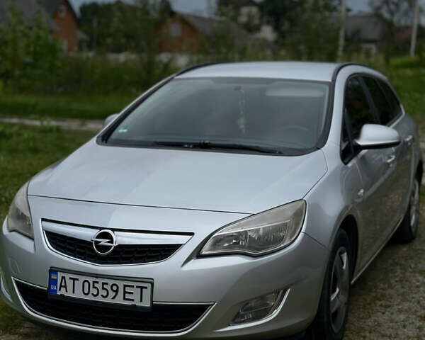 Серый Опель Астра, объемом двигателя 1.7 л и пробегом 261 тыс. км за 6900 $, фото 3 на Automoto.ua