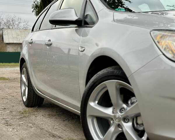 Серый Опель Астра, объемом двигателя 1.6 л и пробегом 148 тыс. км за 7800 $, фото 6 на Automoto.ua