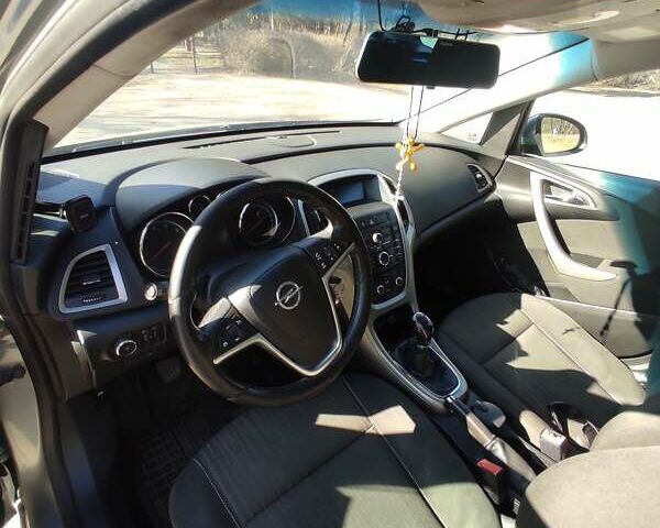 Серый Опель Астра, объемом двигателя 1.3 л и пробегом 251 тыс. км за 5500 $, фото 6 на Automoto.ua