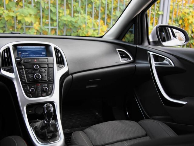 Серый Опель Астра, объемом двигателя 1.7 л и пробегом 233 тыс. км за 7800 $, фото 12 на Automoto.ua