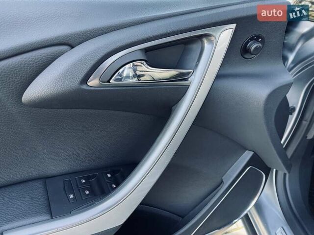 Серый Опель Астра, объемом двигателя 1.7 л и пробегом 259 тыс. км за 7700 $, фото 31 на Automoto.ua