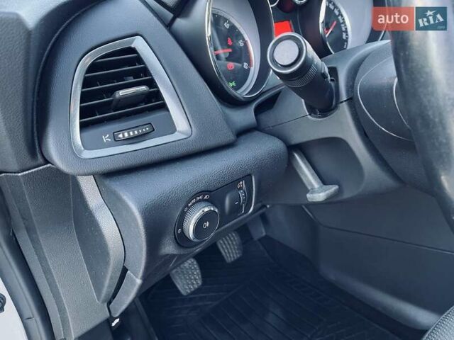 Серый Опель Астра, объемом двигателя 1.7 л и пробегом 259 тыс. км за 7700 $, фото 33 на Automoto.ua