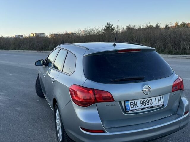 Опель Астра 2011 в Ровно на Automoto.ua Серый Опель Астра, объемом двигателя 2 л и пробегом 260 тыс. км за 5799 $, фото 3 на Automoto.ua