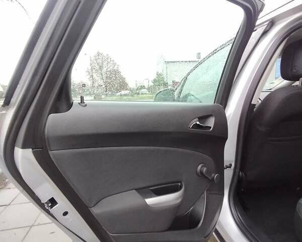 Серый Опель Астра, объемом двигателя 1.3 л и пробегом 236 тыс. км за 6950 $, фото 12 на Automoto.ua