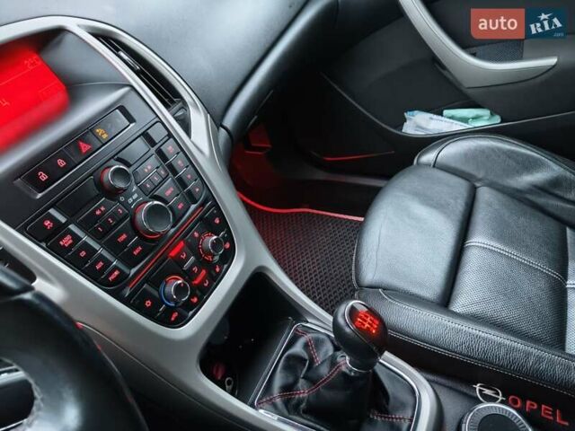 Серый Опель Астра, объемом двигателя 1.7 л и пробегом 276 тыс. км за 6500 $, фото 19 на Automoto.ua