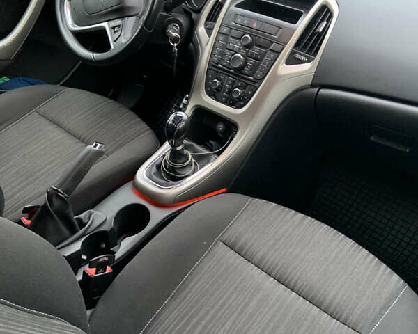 Серый Опель Астра, объемом двигателя 1.69 л и пробегом 230 тыс. км за 7600 $, фото 15 на Automoto.ua