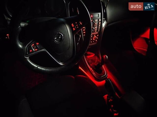 Опель Астра 2011 в Сарнах на Automoto.ua Серый Опель Астра, объемом двигателя 2 л и пробегом 261 тыс. км за 8500 $, фото 12 на Automoto.ua