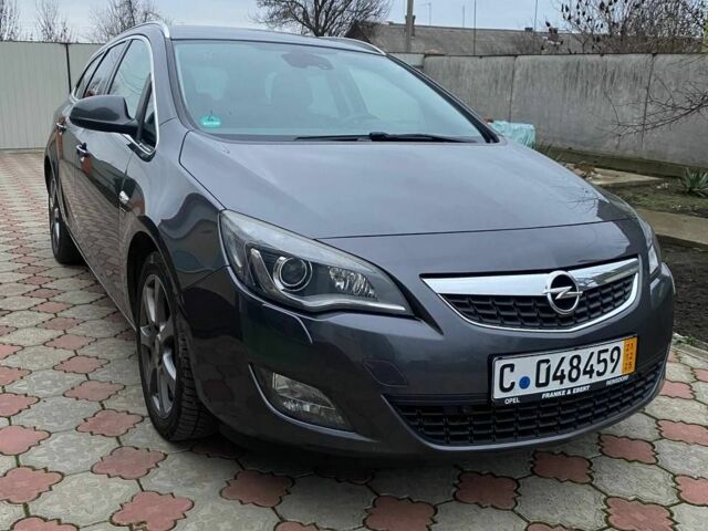 Серый Опель Астра, объемом двигателя 2 л и пробегом 245 тыс. км за 8850 $, фото 5 на Automoto.ua
