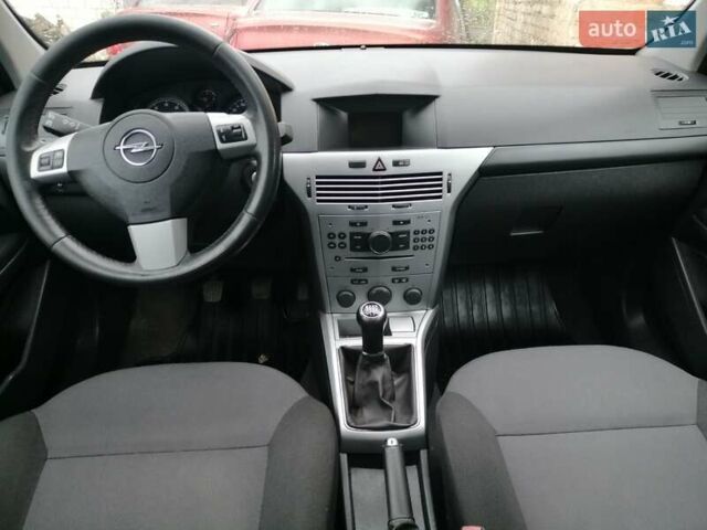 Опель Астра 2011 в Бердичеве на Automoto.ua Серый Опель Астра, объемом двигателя 1.6 л и пробегом 192 тыс. км за 6350 $, фото 6 на Automoto.ua