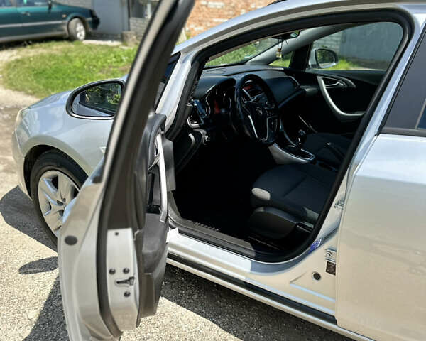 Серый Опель Астра, объемом двигателя 1.7 л и пробегом 250 тыс. км за 7100 $, фото 1 на Automoto.ua