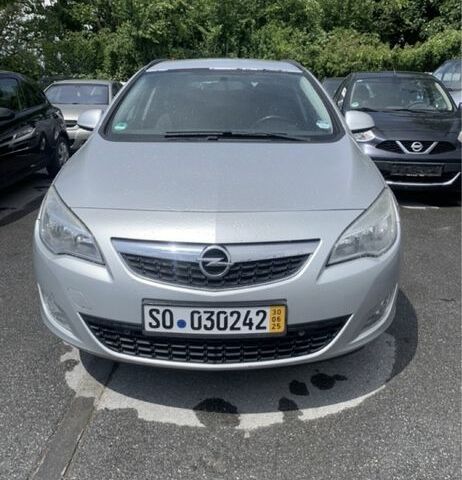 Серый Опель Астра, объемом двигателя 1.7 л и пробегом 230 тыс. км за 7300 $, фото 4 на Automoto.ua