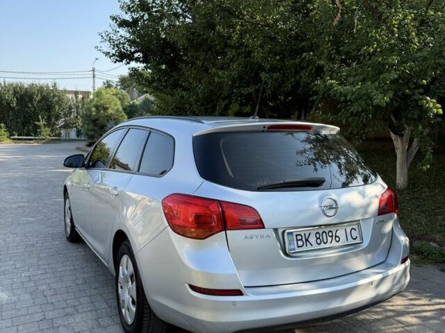 Сірий Опель Астра, об'ємом двигуна 1.7 л та пробігом 235 тис. км за 6008 $, фото 1 на Automoto.ua
