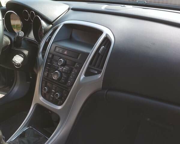 Серый Опель Астра, объемом двигателя 1.7 л и пробегом 204 тыс. км за 7600 $, фото 8 на Automoto.ua