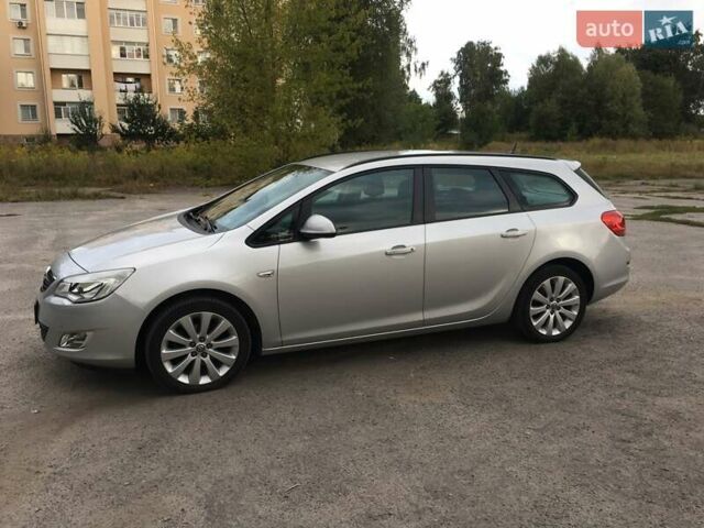 Серый Опель Астра, объемом двигателя 1.4 л и пробегом 240 тыс. км за 8300 $, фото 5 на Automoto.ua