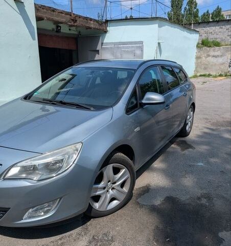 Серый Опель Астра, объемом двигателя 2 л и пробегом 299 тыс. км за 8300 $, фото 3 на Automoto.ua