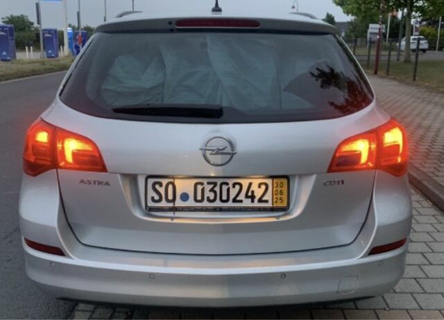 Серый Опель Астра, объемом двигателя 1.7 л и пробегом 230 тыс. км за 6999 $, фото 5 на Automoto.ua