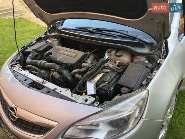 Серый Опель Астра, объемом двигателя 1.7 л и пробегом 253 тыс. км за 6900 $, фото 5 на Automoto.ua