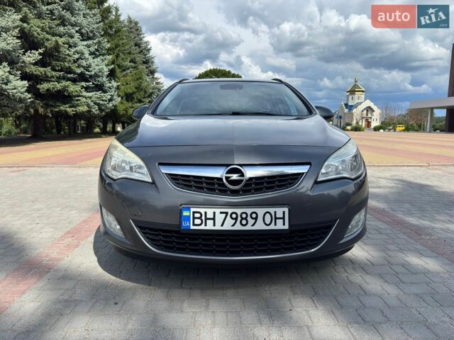 Сірий Опель Астра, об'ємом двигуна 1.69 л та пробігом 230 тис. км за 7000 $, фото 1 на Automoto.ua