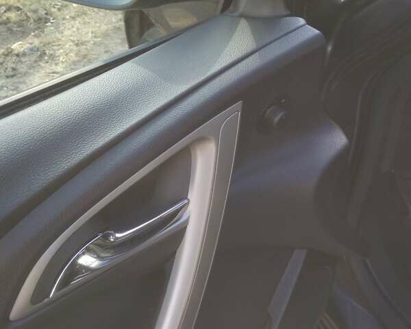 Серый Опель Астра, объемом двигателя 1.7 л и пробегом 204 тыс. км за 7600 $, фото 9 на Automoto.ua