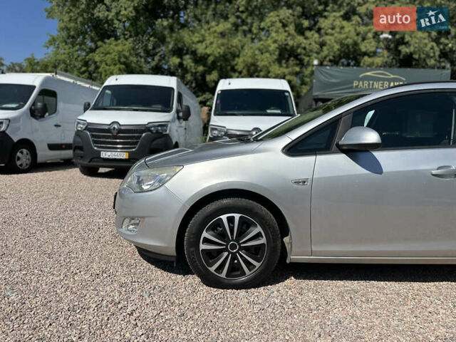 Серый Опель Астра, объемом двигателя 1.7 л и пробегом 183 тыс. км за 7700 $, фото 4 на Automoto.ua