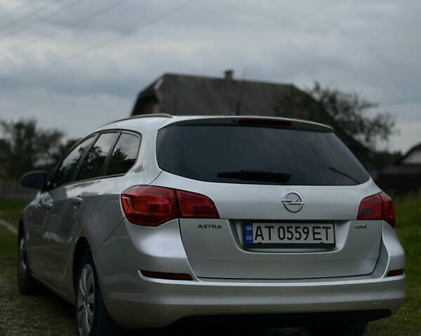 Серый Опель Астра, объемом двигателя 1.7 л и пробегом 261 тыс. км за 6900 $, фото 4 на Automoto.ua