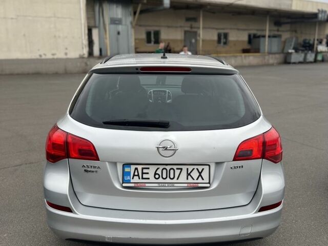 Серый Опель Астра, объемом двигателя 1.7 л и пробегом 70 тыс. км за 6000 $, фото 3 на Automoto.ua